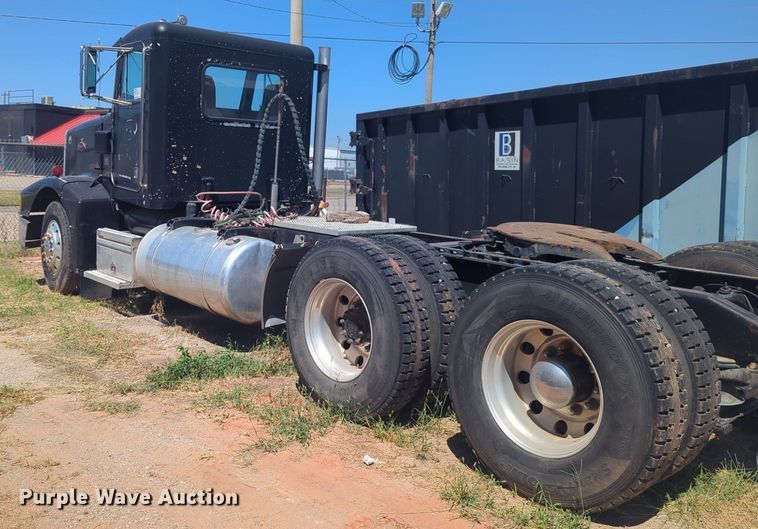 image for item DL1073 1996 Peterbilt 377 semi truck