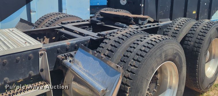 image for item DL1073 1996 Peterbilt 377 semi truck