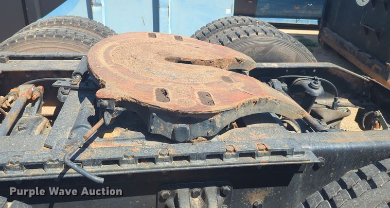 image for item DL1073 1996 Peterbilt 377 semi truck