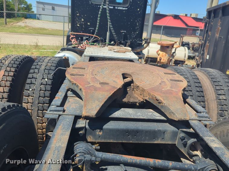 image for item DL1073 1996 Peterbilt 377 semi truck