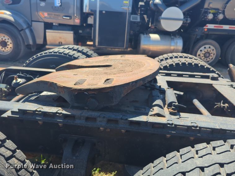 image for item DL1073 1996 Peterbilt 377 semi truck