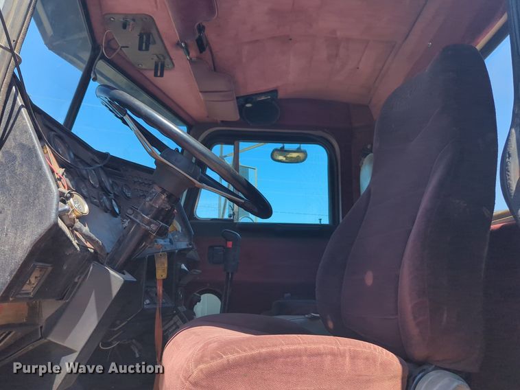 image for item DL1073 1996 Peterbilt 377 semi truck