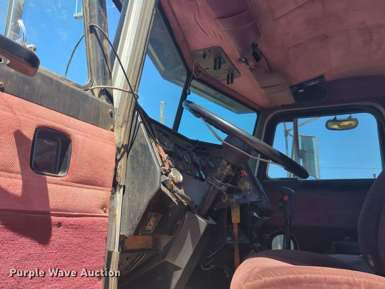 image for item DL1073 1996 Peterbilt 377 semi truck