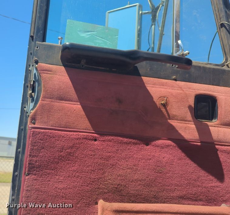 image for item DL1073 1996 Peterbilt 377 semi truck