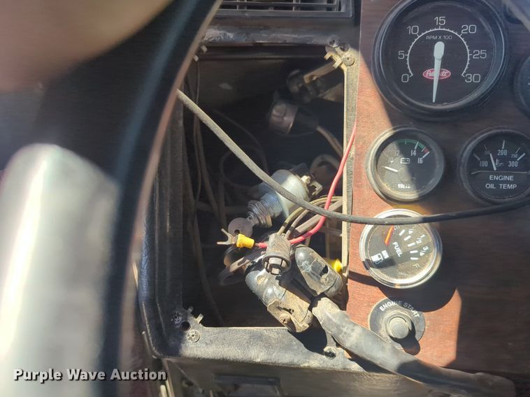 image for item DL1073 1996 Peterbilt 377 semi truck