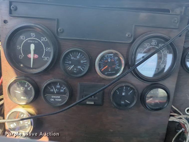 image for item DL1073 1996 Peterbilt 377 semi truck