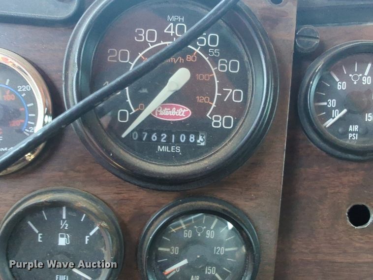 image for item DL1073 1996 Peterbilt 377 semi truck