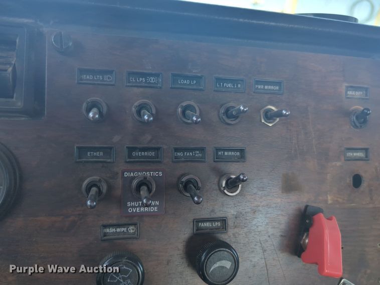 image for item DL1073 1996 Peterbilt 377 semi truck