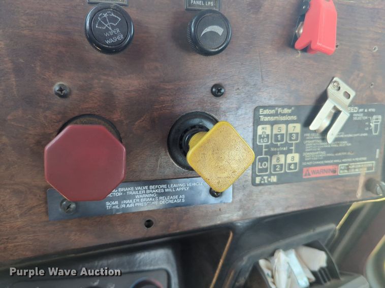 image for item DL1073 1996 Peterbilt 377 semi truck