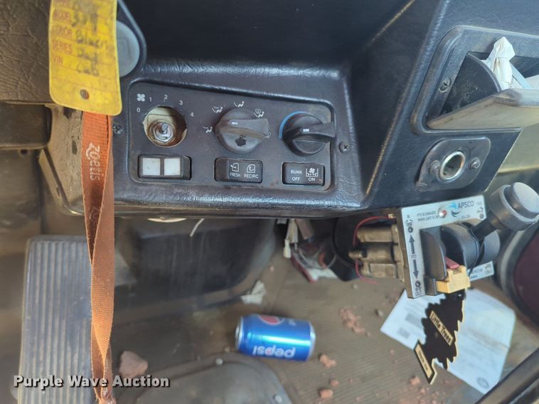 image for item DL1073 1996 Peterbilt 377 semi truck