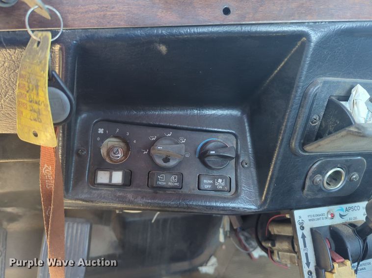 image for item DL1073 1996 Peterbilt 377 semi truck