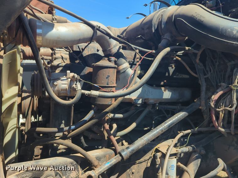 image for item DL1073 1996 Peterbilt 377 semi truck