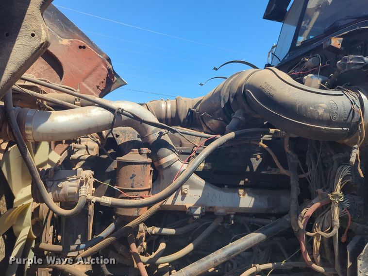 image for item DL1073 1996 Peterbilt 377 semi truck