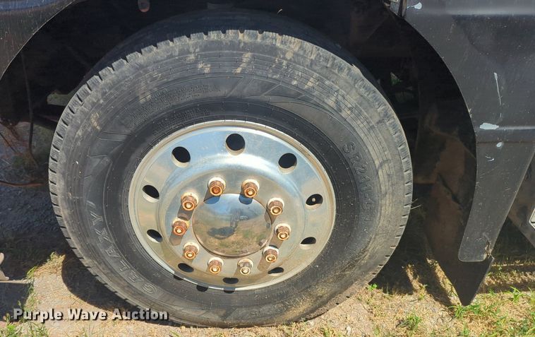 image for item DL1073 1996 Peterbilt 377 semi truck