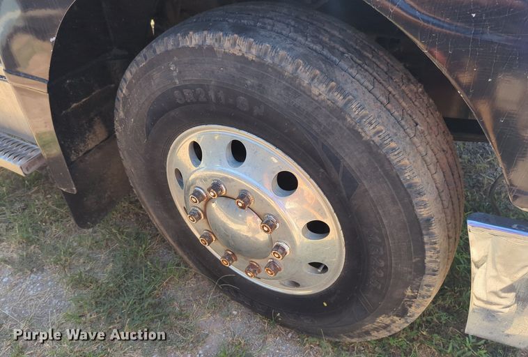 image for item DL1073 1996 Peterbilt 377 semi truck