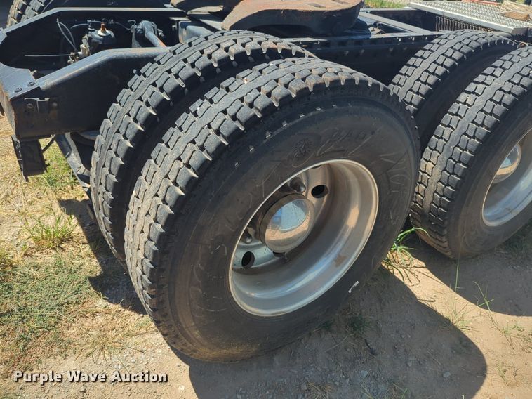 image for item DL1073 1996 Peterbilt 377 semi truck