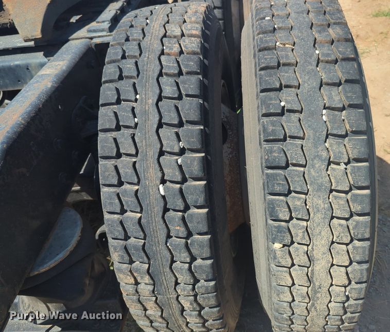 image for item DL1073 1996 Peterbilt 377 semi truck