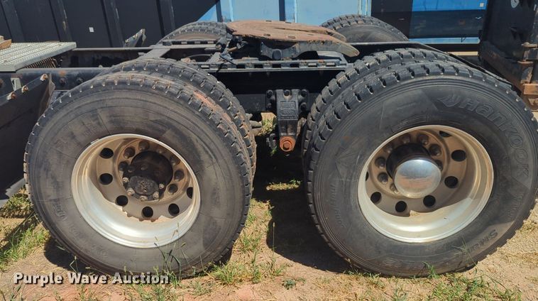 image for item DL1073 1996 Peterbilt 377 semi truck