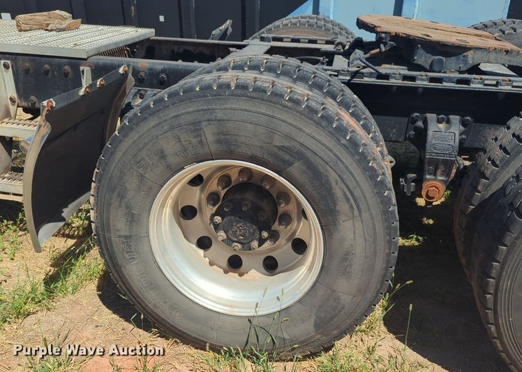 image for item DL1073 1996 Peterbilt 377 semi truck