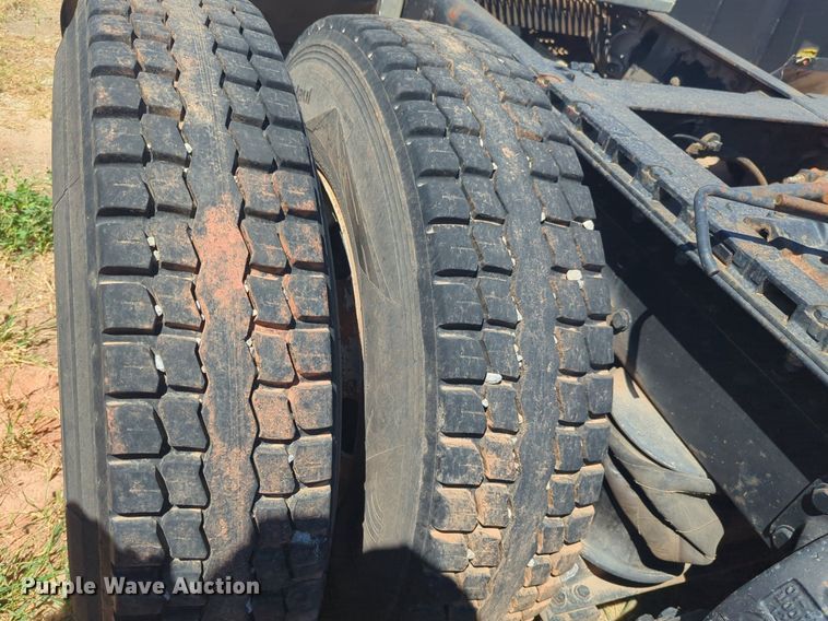 image for item DL1073 1996 Peterbilt 377 semi truck