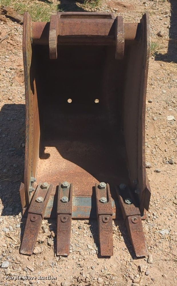 image for item DL1075 Bobcat excavator bucket