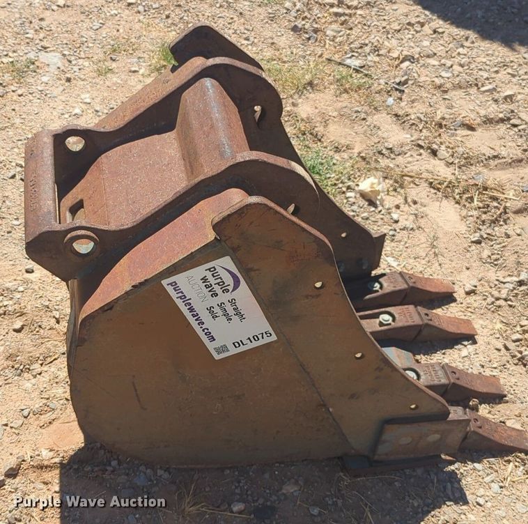 image for item DL1075 Bobcat excavator bucket