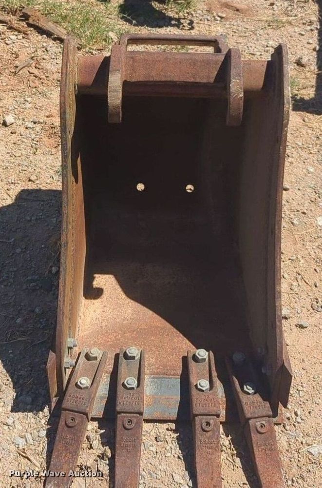image for item DL1075 Bobcat excavator bucket