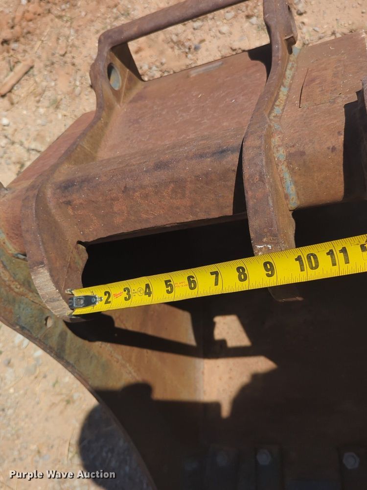 image for item DL1075 Bobcat excavator bucket