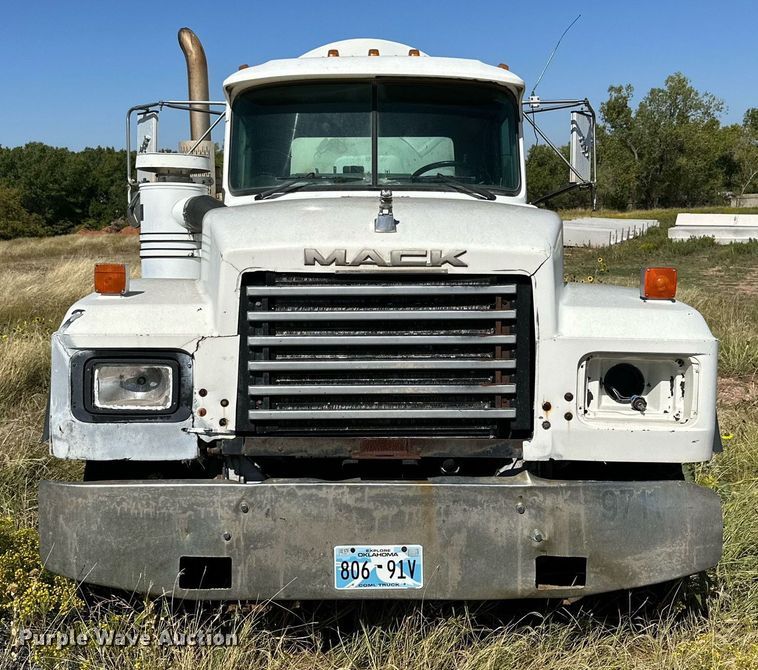 image for item DM2698 1997 Mack RD690S ready mix truck