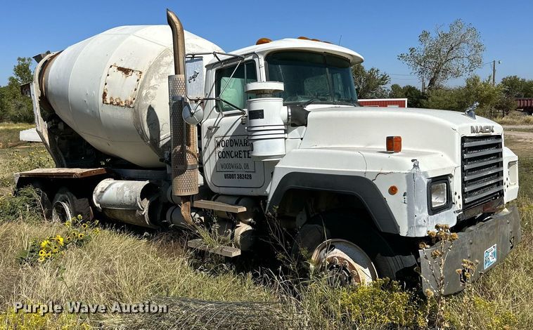 image for item DM2698 1997 Mack RD690S ready mix truck