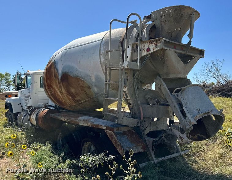 image for item DM2698 1997 Mack RD690S ready mix truck