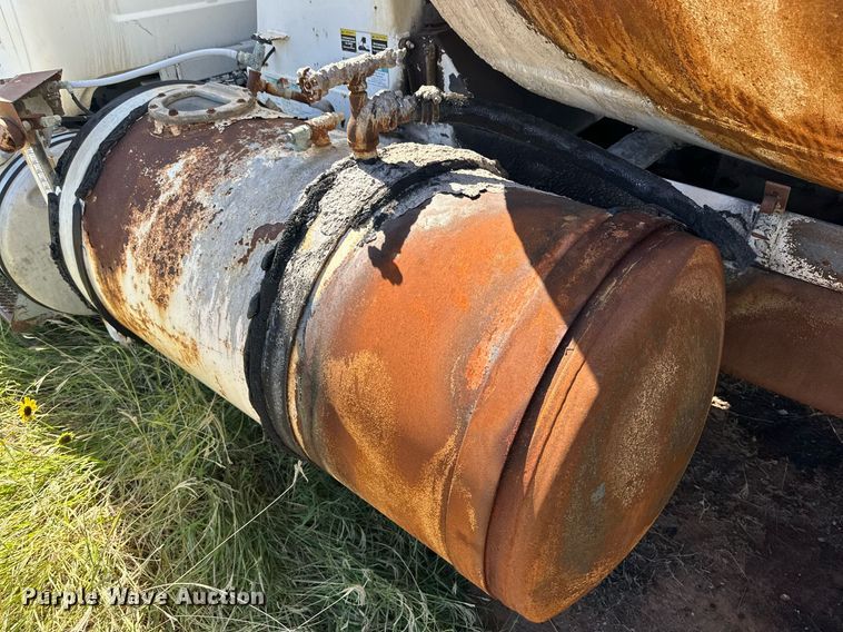 image for item DM2698 1997 Mack RD690S ready mix truck