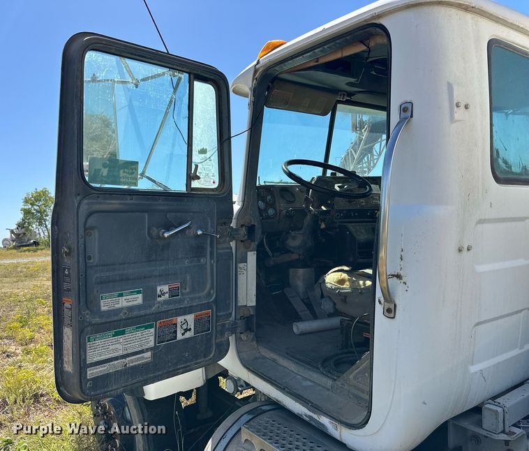 image for item DM2698 1997 Mack RD690S ready mix truck