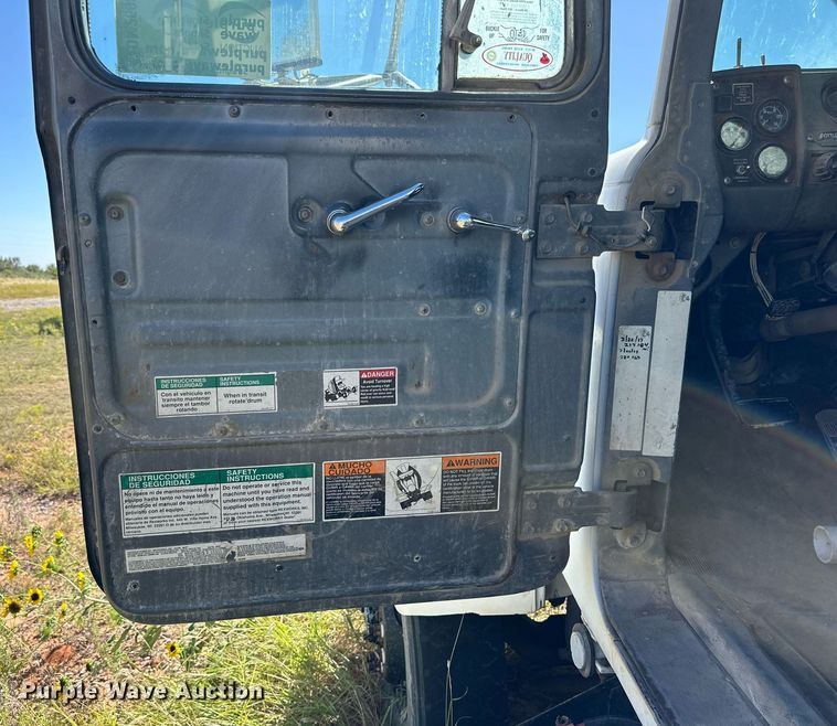 image for item DM2698 1997 Mack RD690S ready mix truck