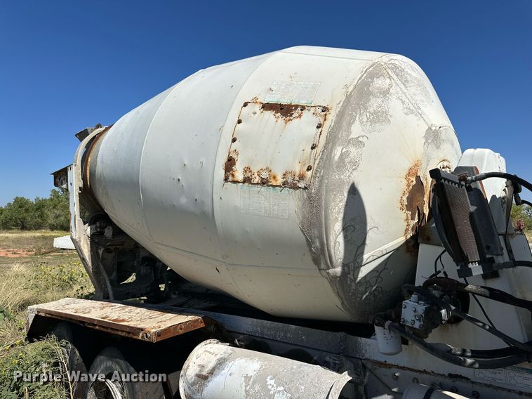 image for item DM2698 1997 Mack RD690S ready mix truck