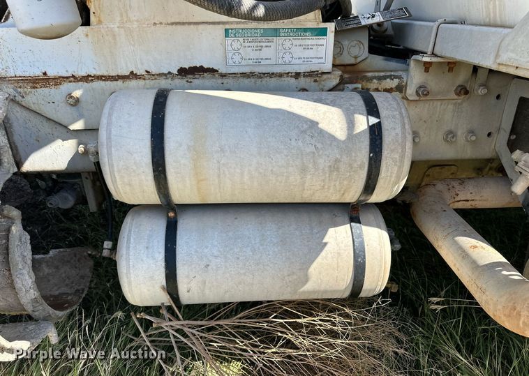 image for item DM2698 1997 Mack RD690S ready mix truck