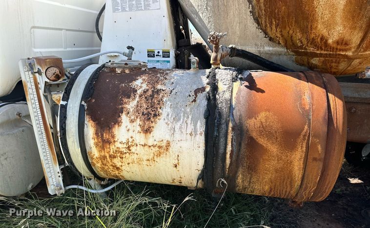 image for item DM2698 1997 Mack RD690S ready mix truck