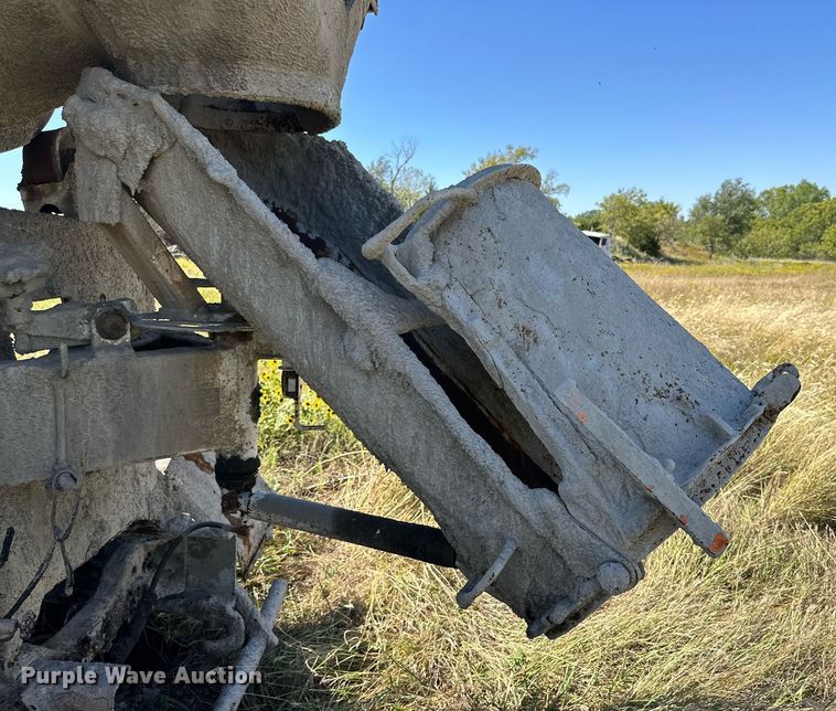 image for item DM2698 1997 Mack RD690S ready mix truck