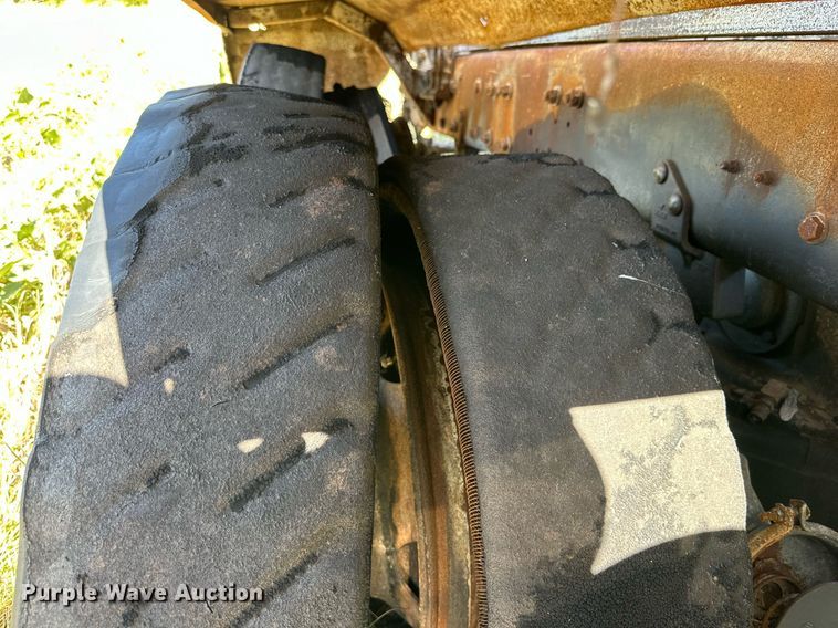 image for item DM2698 1997 Mack RD690S ready mix truck