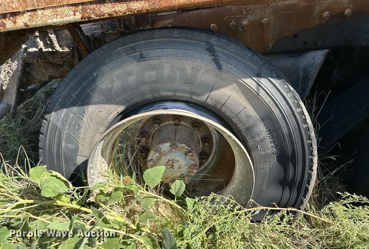 image for item DM2698 1997 Mack RD690S ready mix truck