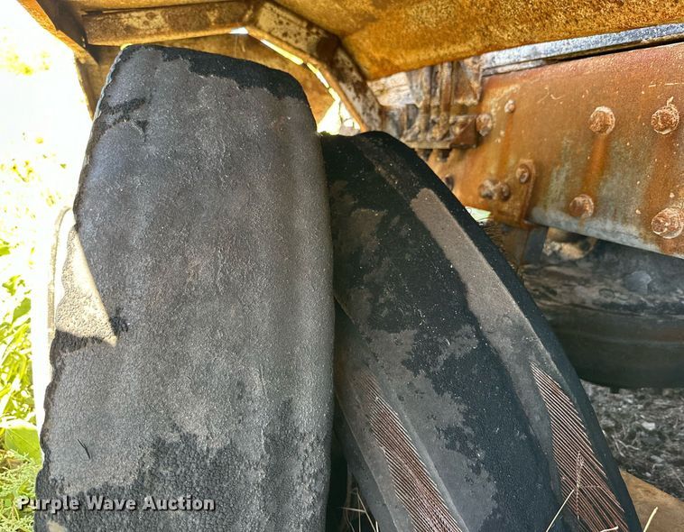 image for item DM2698 1997 Mack RD690S ready mix truck