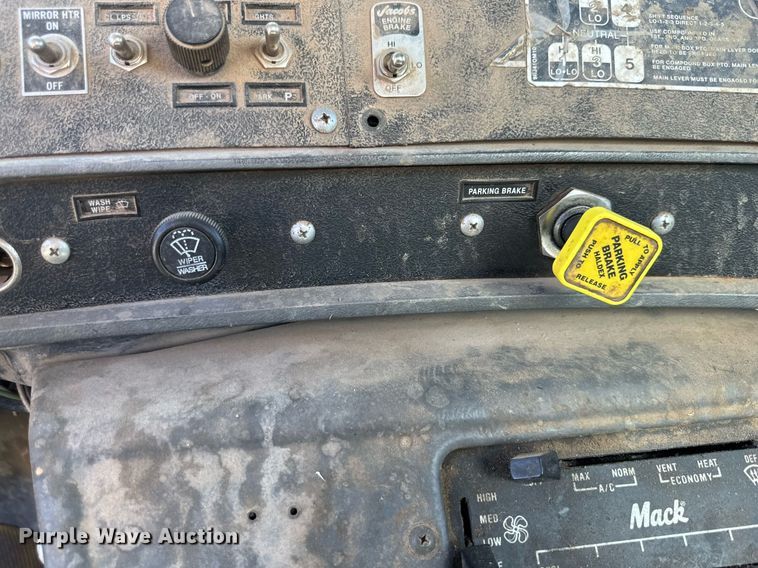 image for item DM2698 1997 Mack RD690S ready mix truck