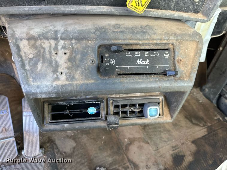 image for item DM2698 1997 Mack RD690S ready mix truck