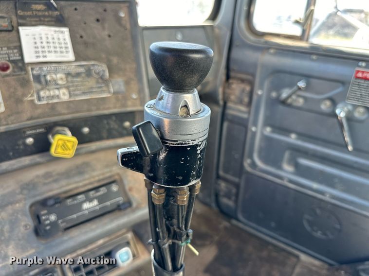 image for item DM2698 1997 Mack RD690S ready mix truck