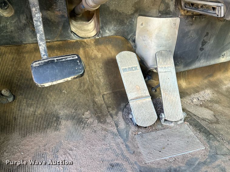 image for item DM2698 1997 Mack RD690S ready mix truck