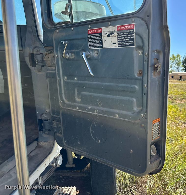 image for item DM2698 1997 Mack RD690S ready mix truck