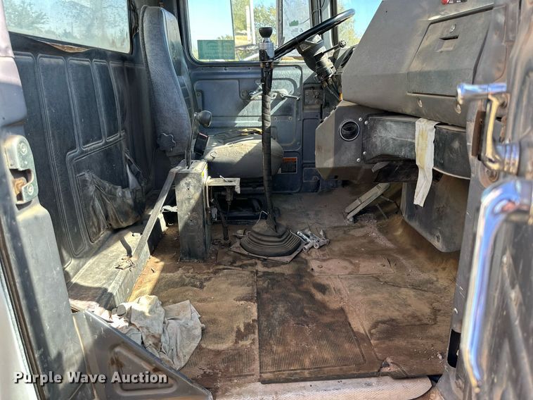 image for item DM2698 1997 Mack RD690S ready mix truck