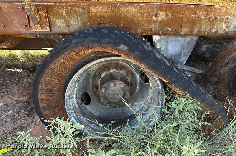 image for item DM2698 1997 Mack RD690S ready mix truck