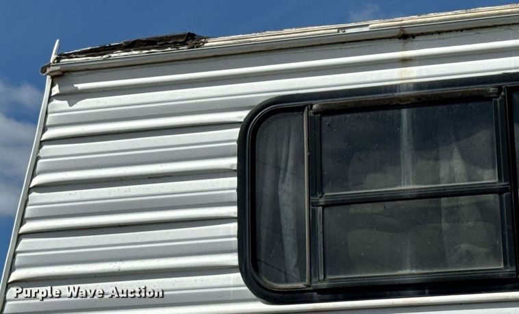 image for item DN0752 2001 Forrest River  Sandpiper 38BHDS camper