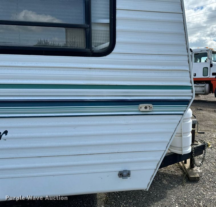 image for item DN0752 2001 Forrest River  Sandpiper 38BHDS camper